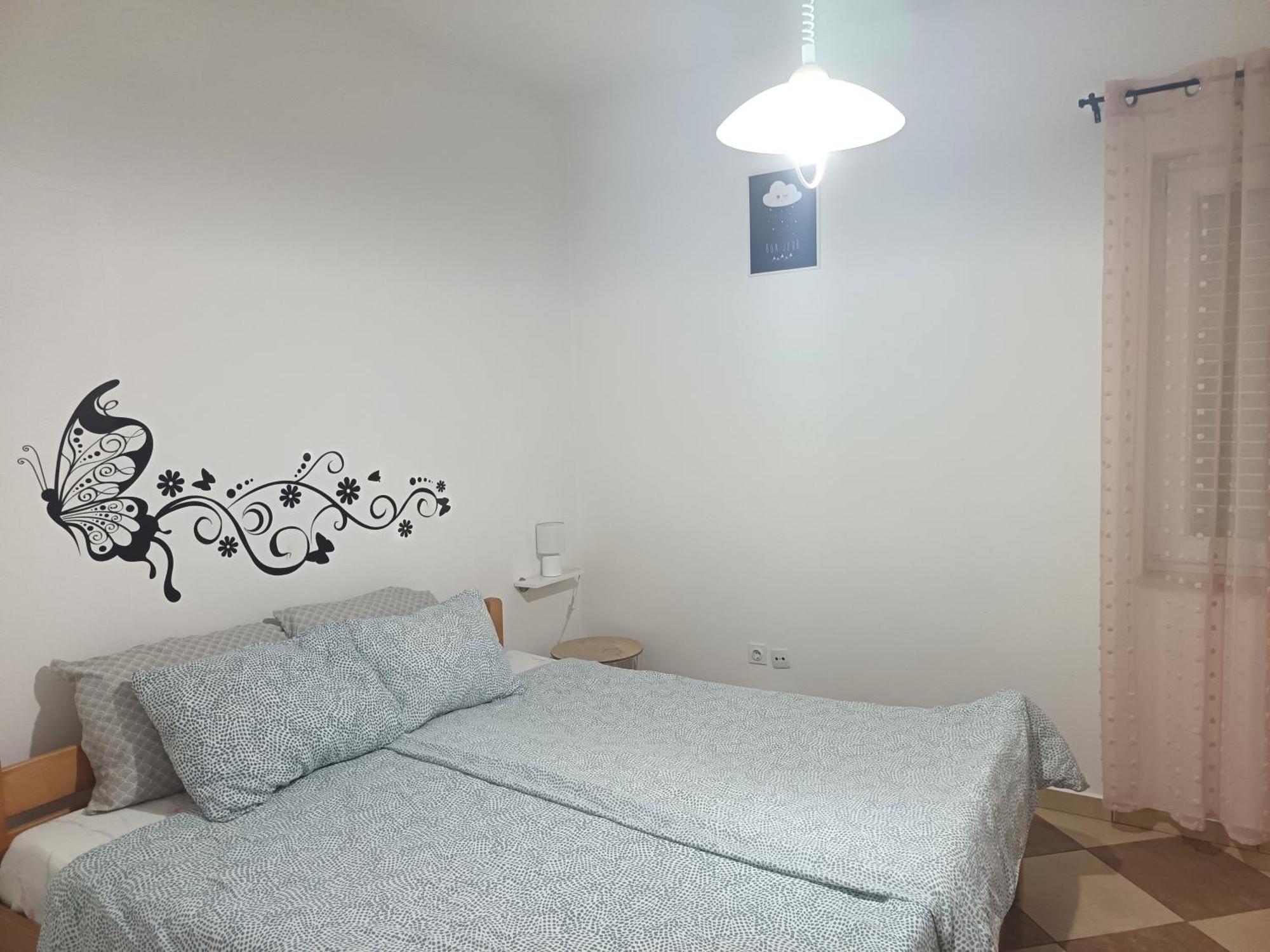 Lara - Apartment Near The Beach Vrbnik Exterior foto